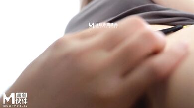 【麻豆传媒】cz-002 直播间的蚊